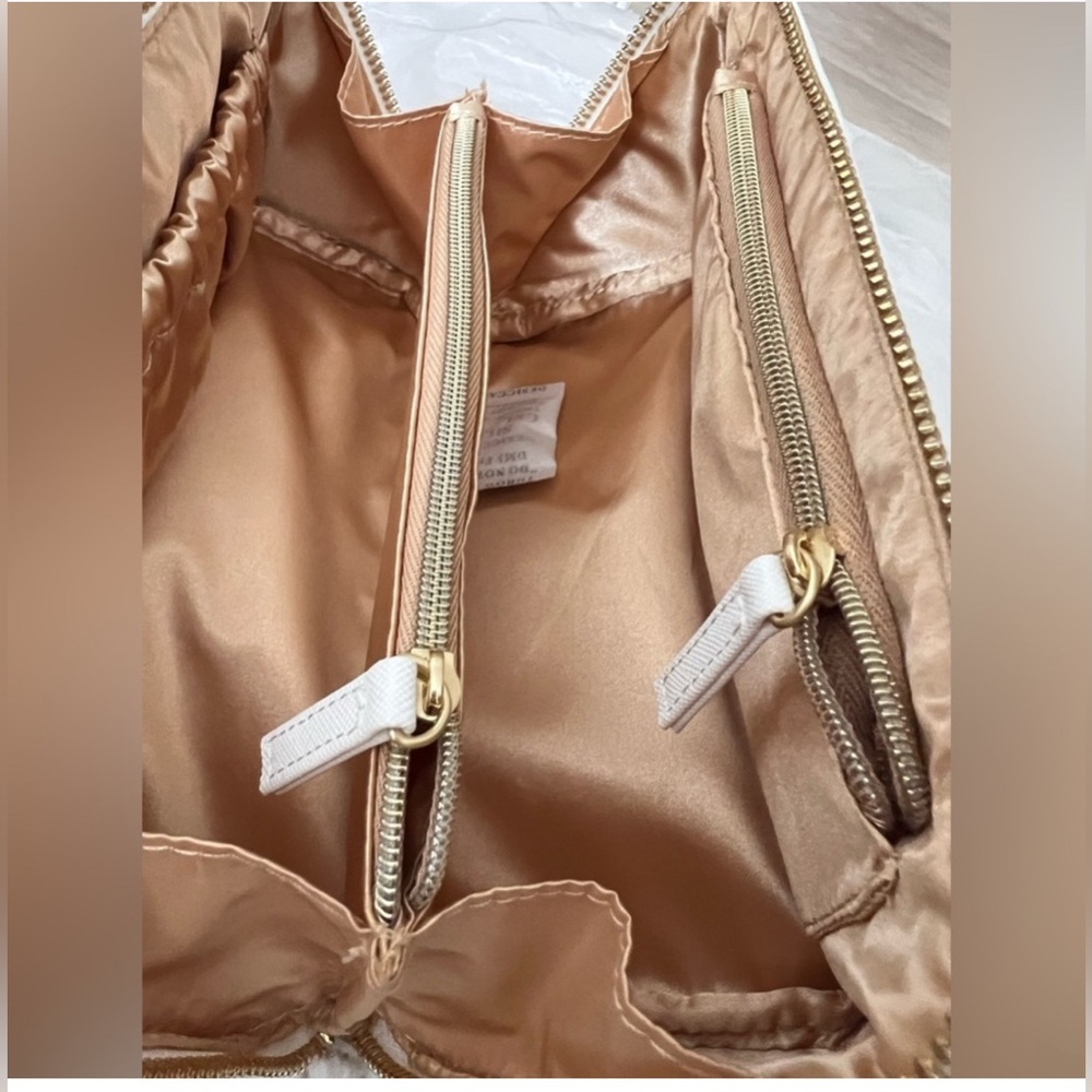 Tumi Cosmetic Bag Small White pouch bag❤️‍🔥 - Picture 7 of 9